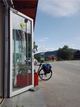 Grenzbäckerei im alten Zollhäuschen kurz vor der Grenze