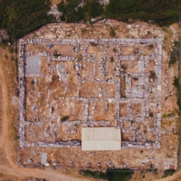 Luftaufnahme des Chrysolakkos-Grabkomplexes von Malia