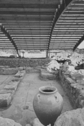 Östlicher Lagerraum mit großem Vorrats-Pithos in der