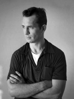 Jack Kerouac auf einer Fotografie aus dem Jahr 1956 © Tom Palumbo (CC BY-SA 2.0)