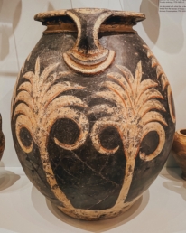 Minoischer Pithos mit Palmendekor