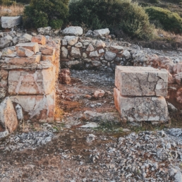 Westliche Kammer des minoischen Heiligtums von Anemospilia