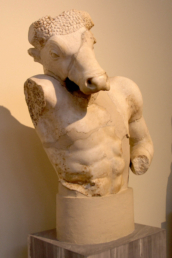 Kopie der verlorenen Minotauros-Statue von der Athener Akropolis