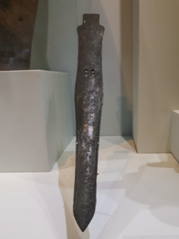 Bronzewaffe aus der westlichen Kammer des Tempels von Anemospilia