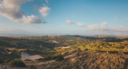 Weiter Blick von Anemospilia nach Nord-Nordwest in die Ebene vor Iraklio